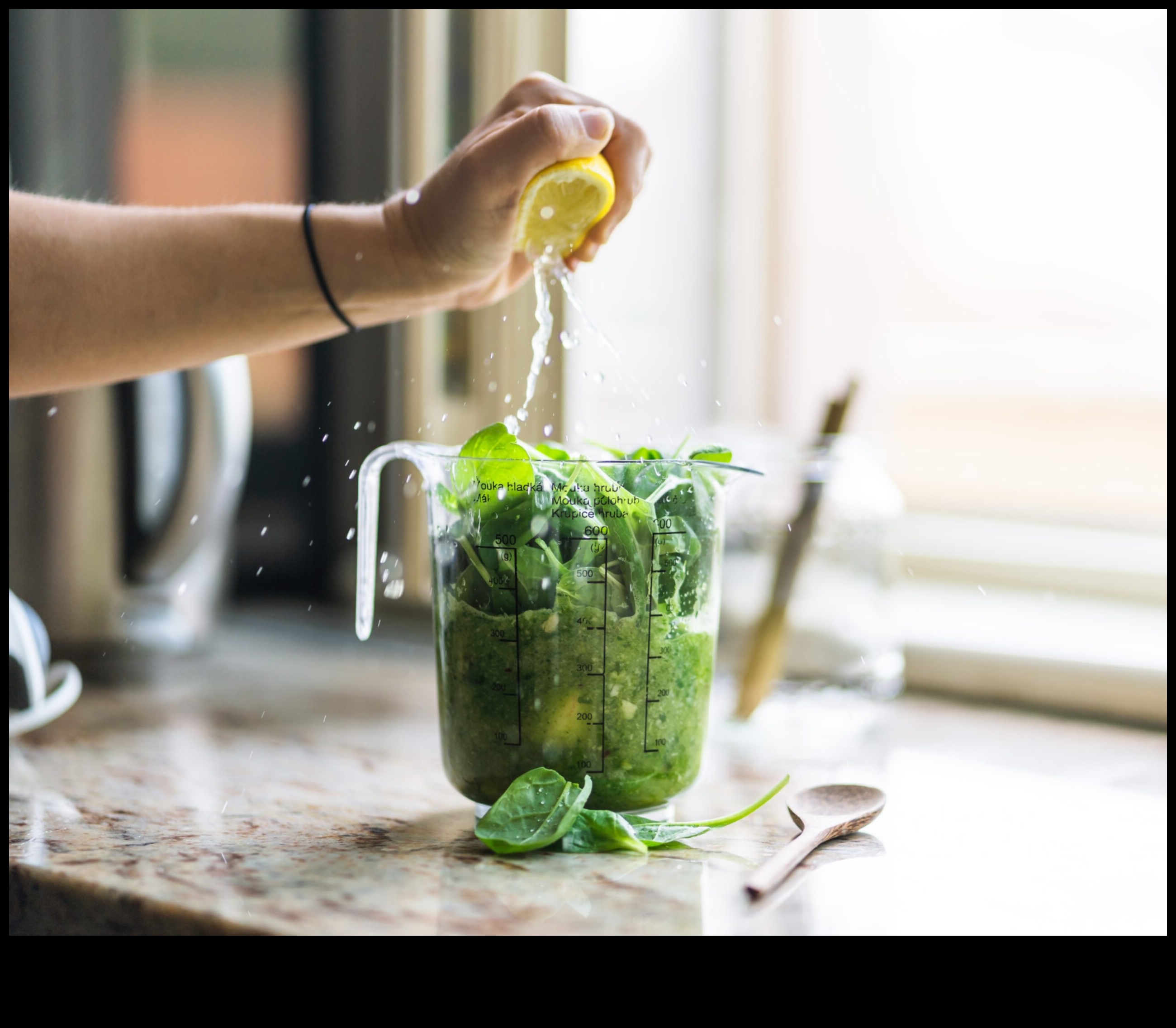 ירוק ורגוע מזינים את הגוף והנפש שלך עם מיצי ירקות מרגיעים 2 ירוק ושלו: הזנת הגוף והנפש שלך עם מיצי ירקות מרגיעים