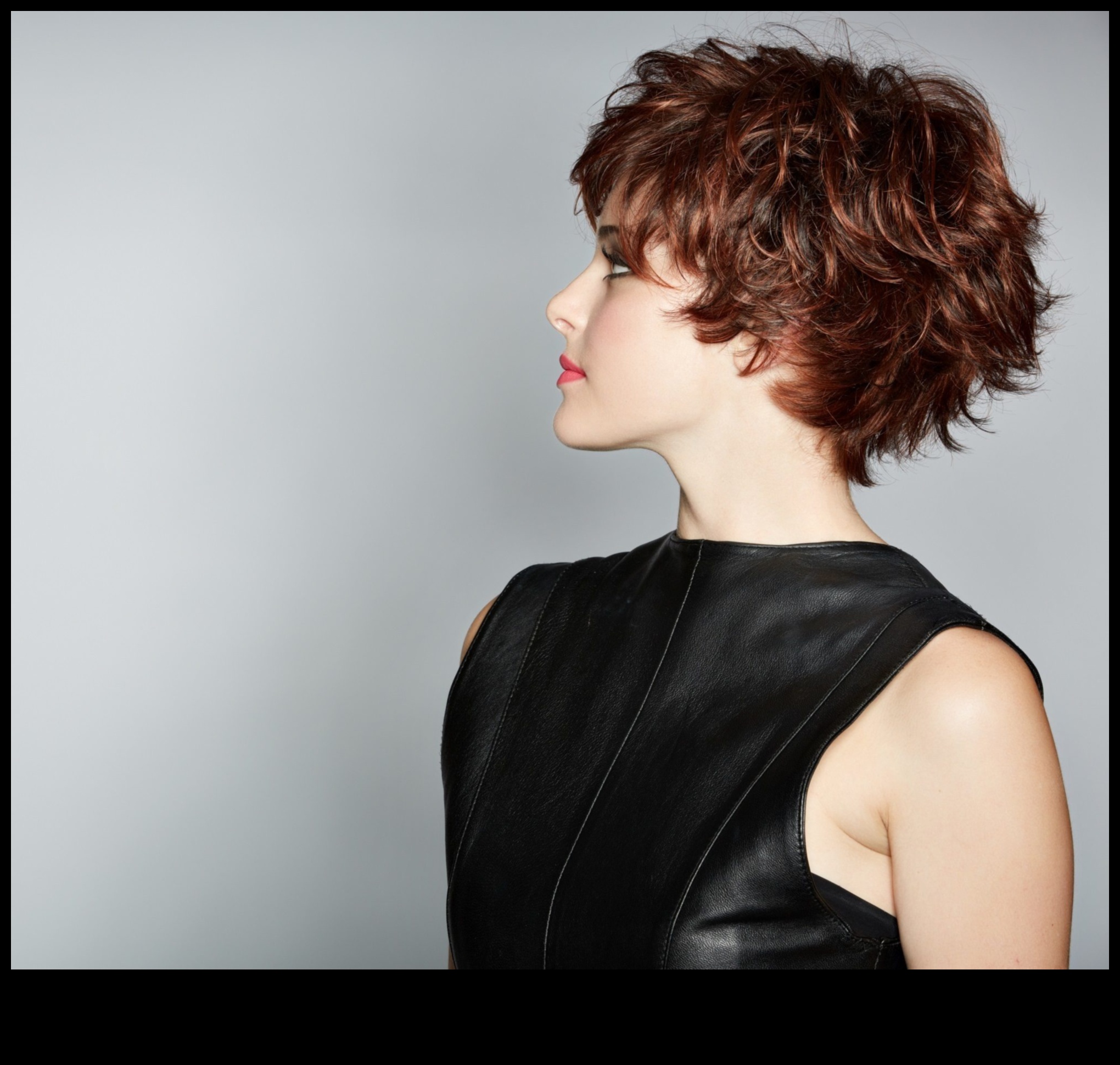 Edgy Elegance הדרך המודרנית לרוק תספורות קצרות עם גישה 5 המשך אלגנטיות אדג'ית: תספורות קצרות מתנדנדות עם אטיטיוד