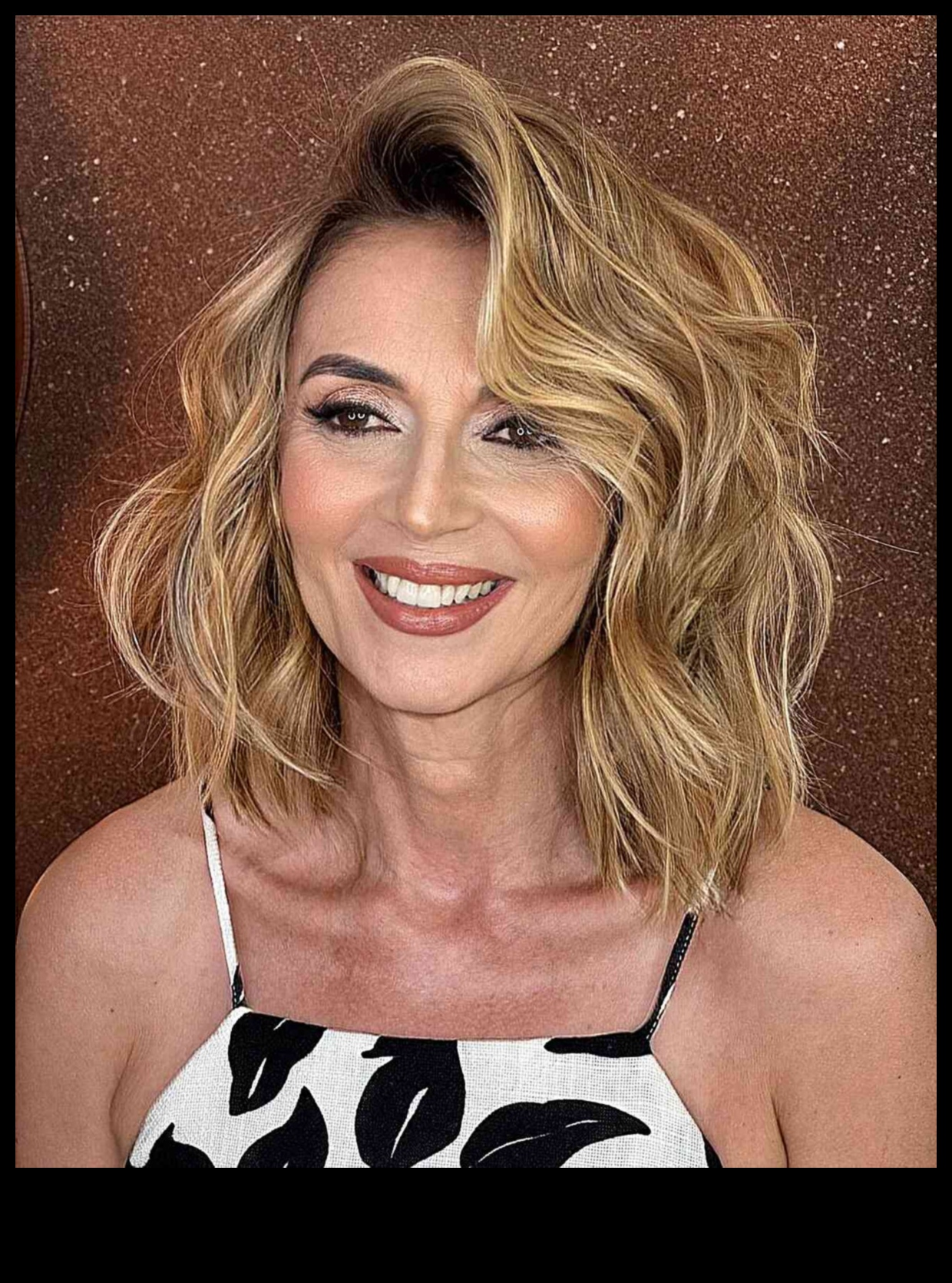 אלגנטיות ללא מאמץ תספורות בינוניות מסוגננות ליומיום גלאם 2 אלגנטיות ללא מאמץ: תספורות בינוניות אופנתיות לגלאם יומיומי