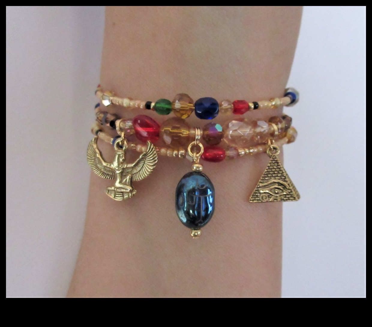 Regal Reverie אוסף צמידים לקסום החושים שלך 4 Regal Reverie: חלום בפאר קורן עם מבחר הצמידים שלנו