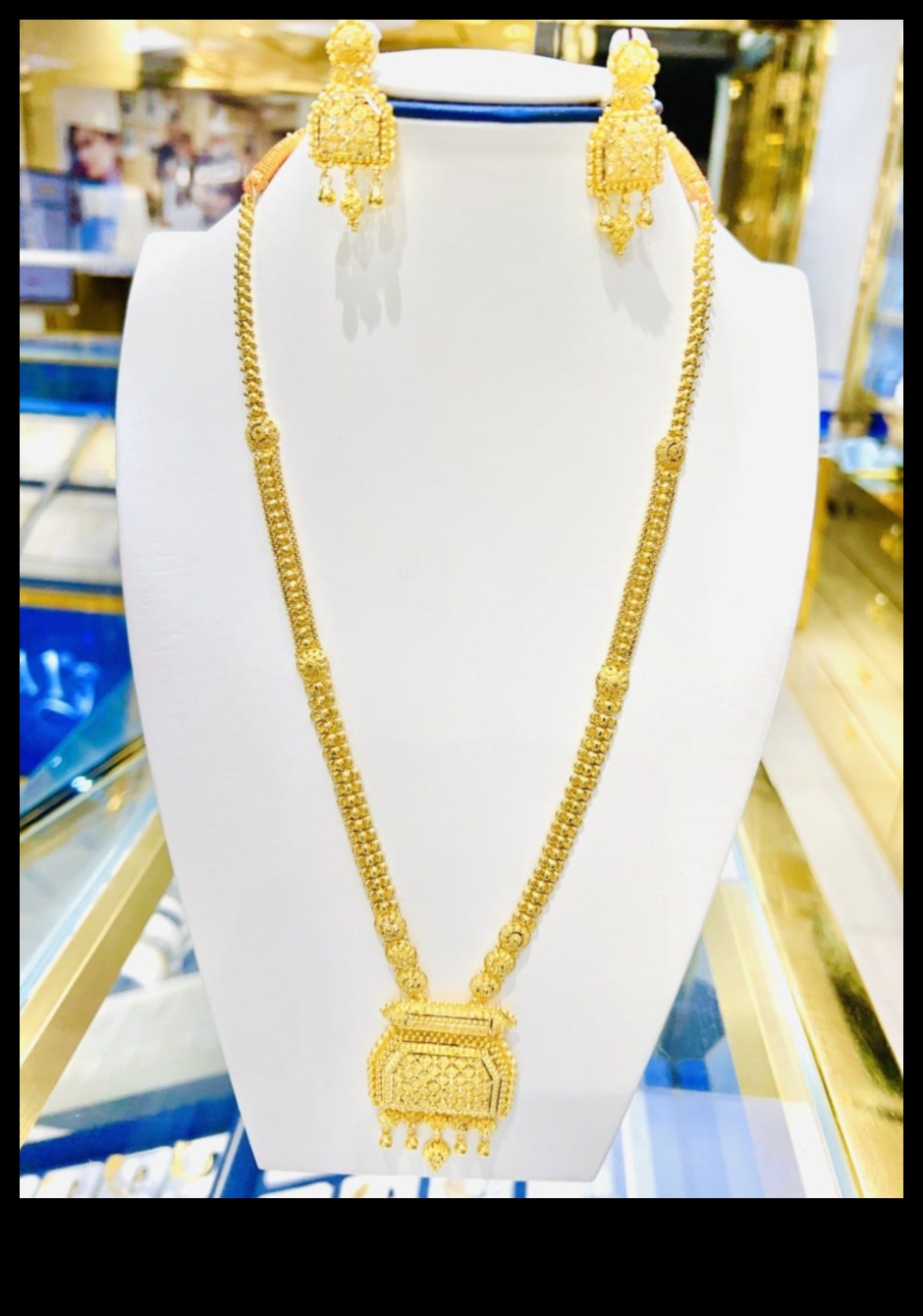 Regal Radiance שלטון מלכותי עם קולקציית הצ'וקר שלנו 2 Regal Radiance: Reign Supreme במבחר ה-Regal Choker שלנו