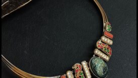 סימפוניה זהב: האיר את המראה שלך עם תכשיטים קורנים