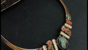 סימפוניה זהב: האיר את המראה שלך עם תכשיטים קורנים