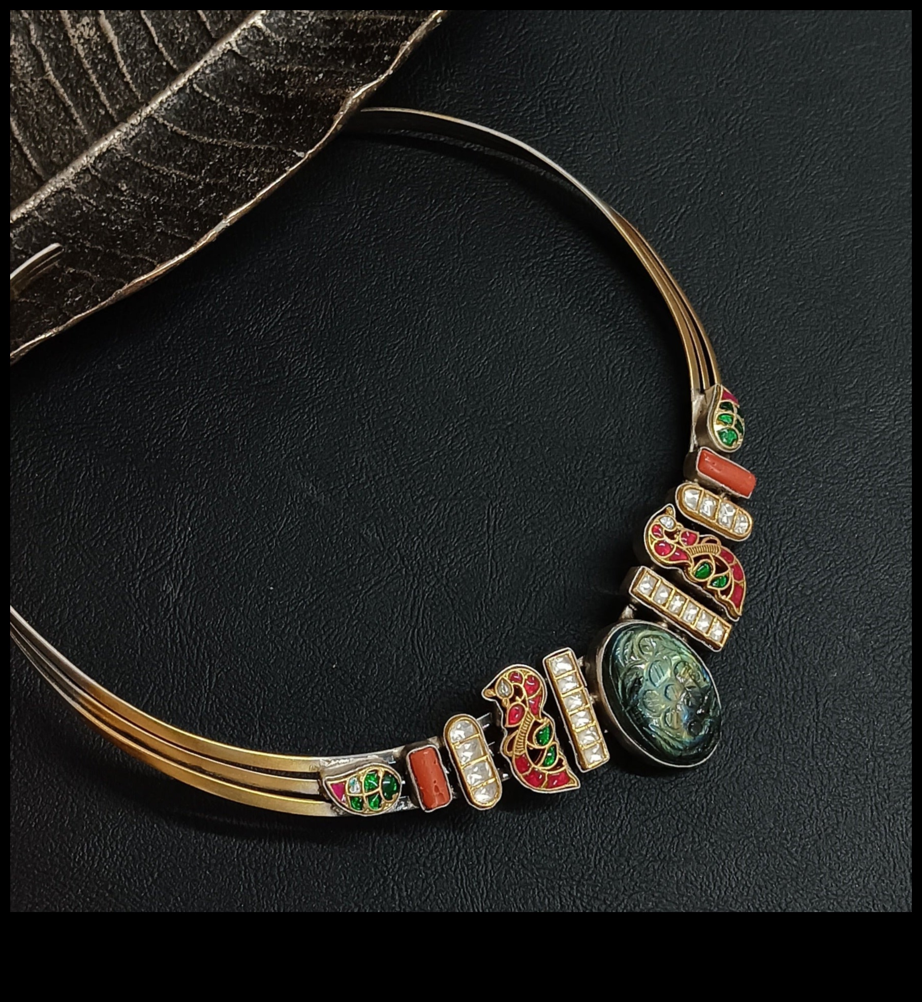 Golden Symphony קולקציית תכשיטים קורנת להעלאת המראה שלך 1 סימפוניה זהב: האיר את המראה שלך עם תכשיטים קורנים