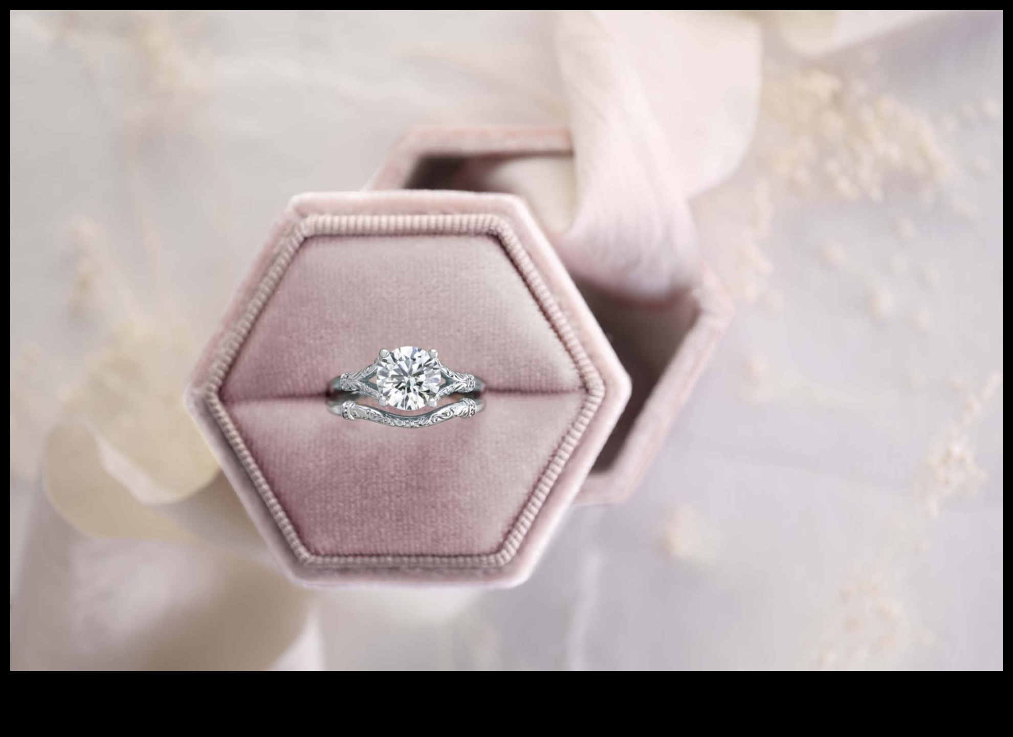 Heirloom Wonders מעבירים יופי נצחי עם הטבעות שלנו 1 Heirloom Wonders: העבר את היופי הנצחי עם הטבעות שלנו