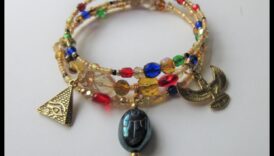 Regal Reverie: חלום בפאר קורן עם מבחר הצמידים שלנו