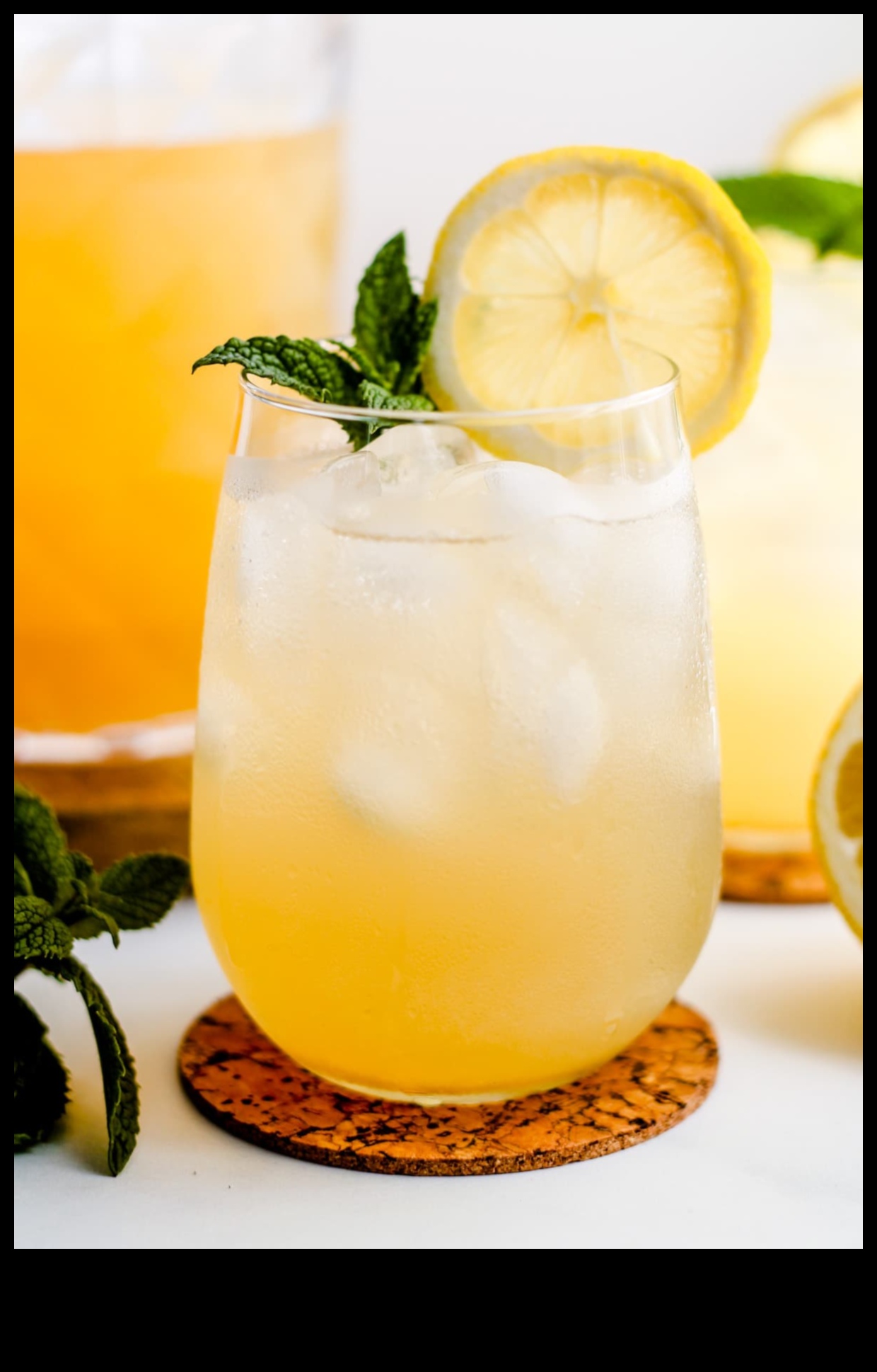 עשה זאת בעצמך תה בליס צור תערובות תה ירוק קפוא משלך בבית 1 אושר תה עשה זאת בעצמך: יצירת תערובות תה ירוק קר ייחודיות בבית